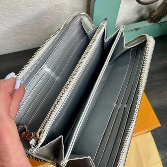 💫SOLD LV Zippy Wallet Silver Monogram Miroir - Picture 12 of 16